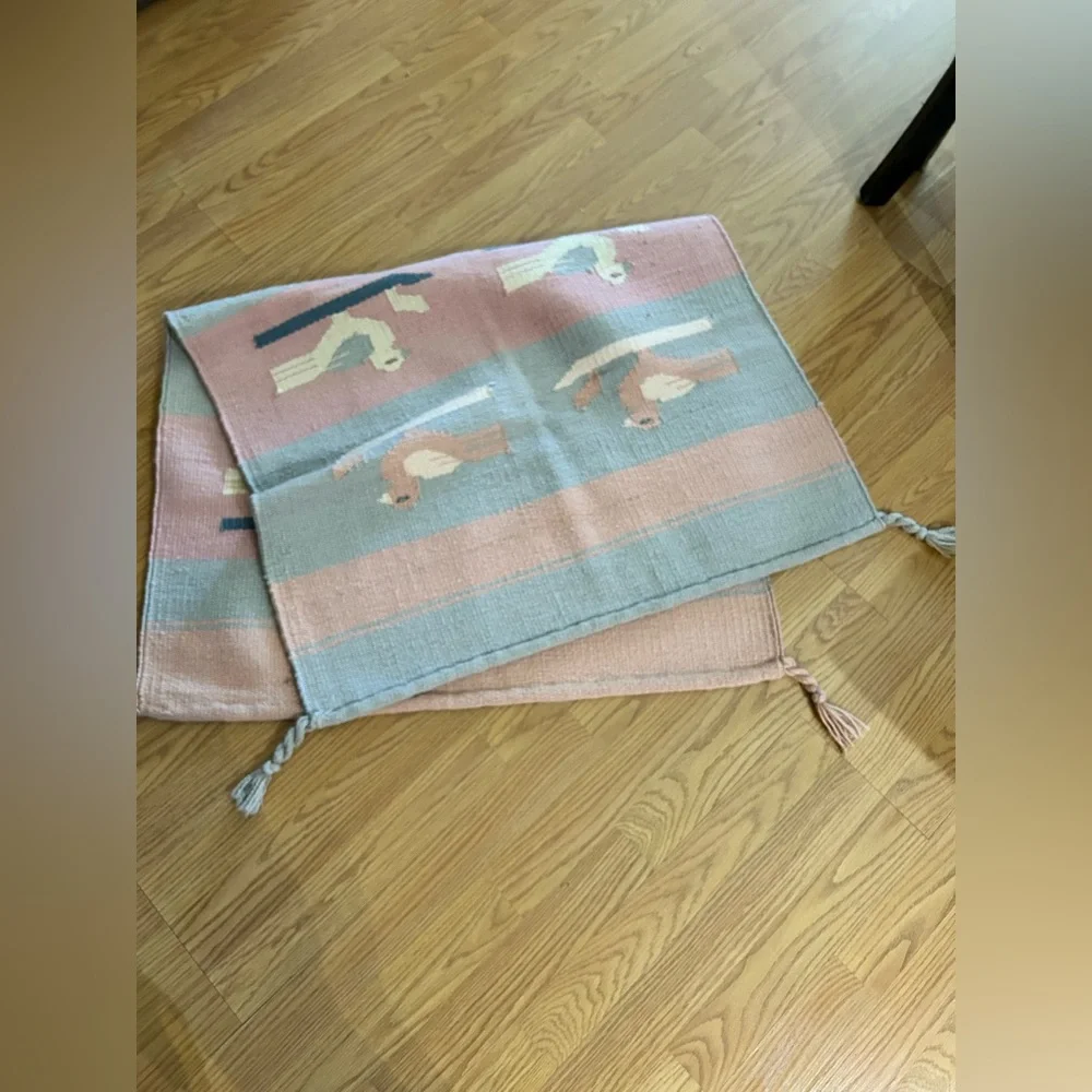 Wool handcrafted vintage rug with birds